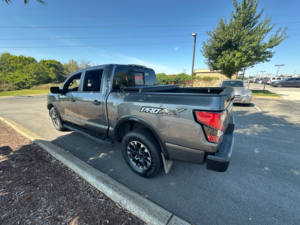 2021 Nissan Titan PRO-4X Crew Cab photo 3