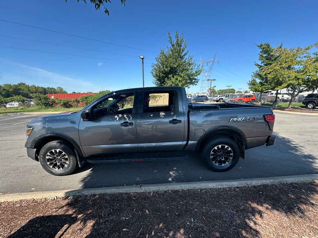 2021 Nissan Titan PRO-4X Crew Cab photo 2