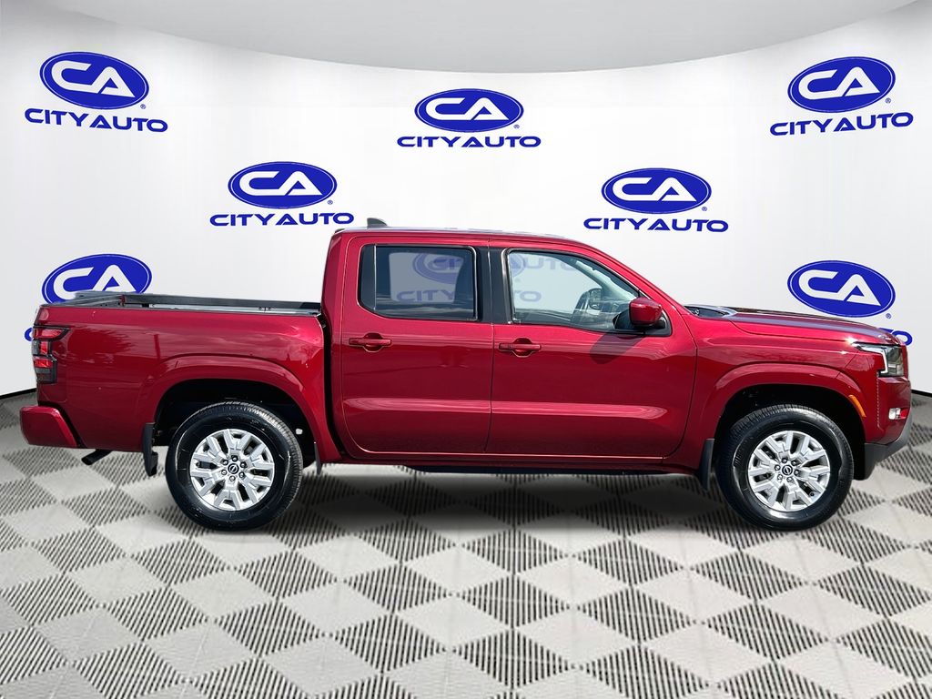 2022 Nissan Frontier SV Crew Cab photo 2