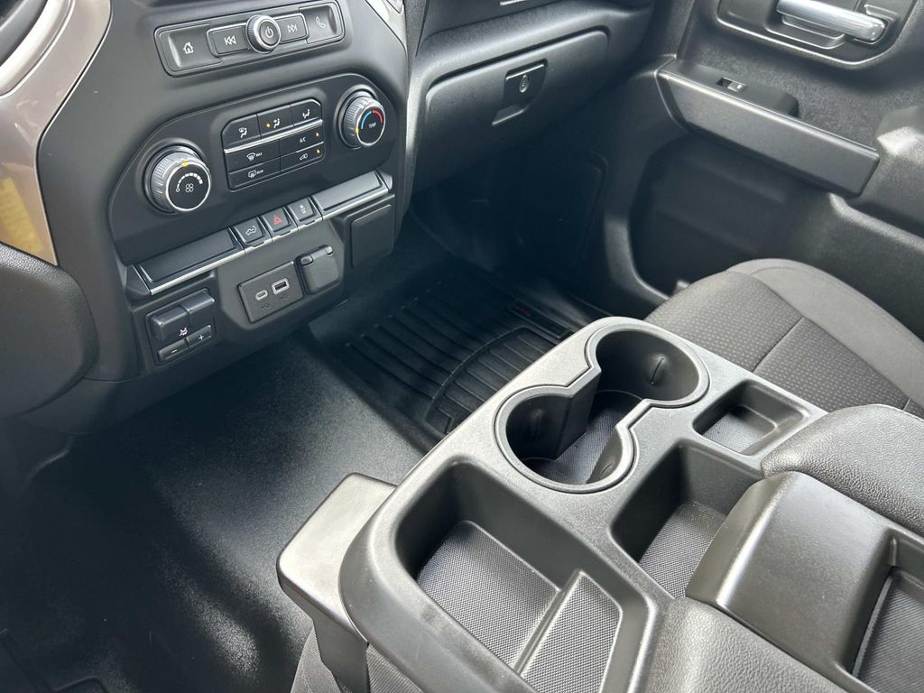2023 Chevrolet Silverado 2500HD Custom photo 21