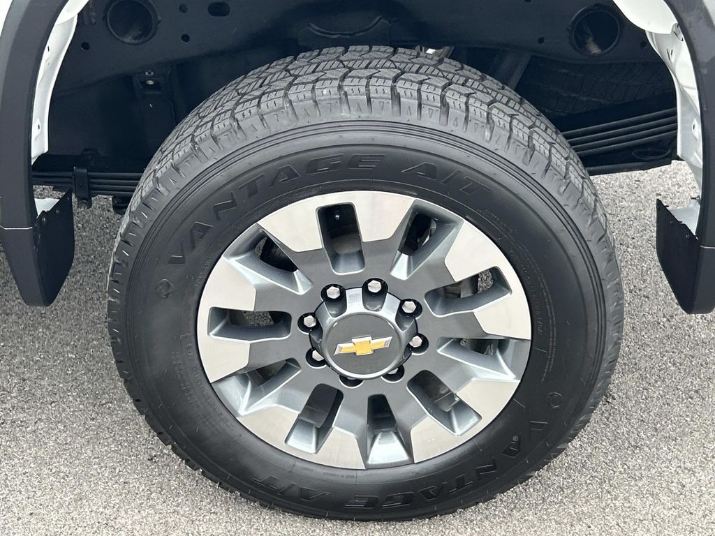 2023 Chevrolet Silverado 2500HD Custom photo 11