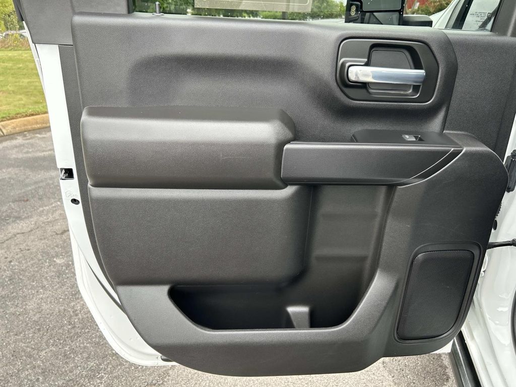 2023 Chevrolet Silverado 2500HD Custom photo 16