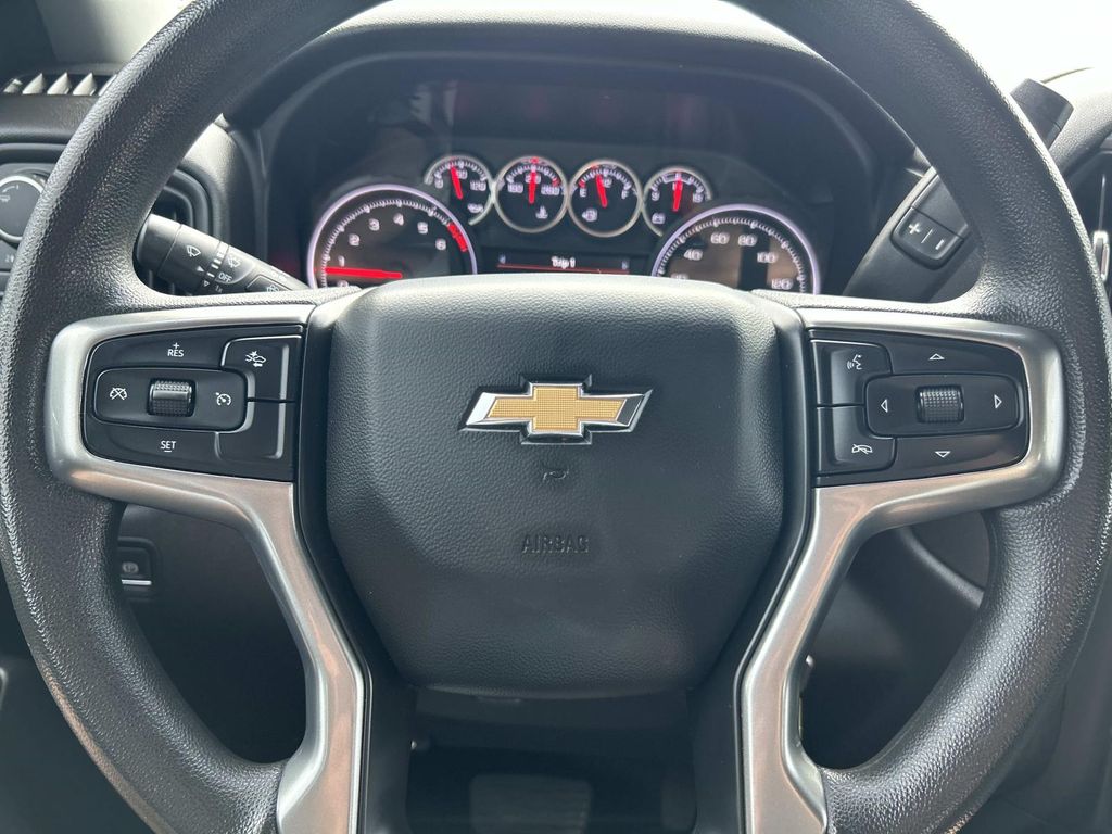 2023 Chevrolet Silverado 2500HD Custom photo 22