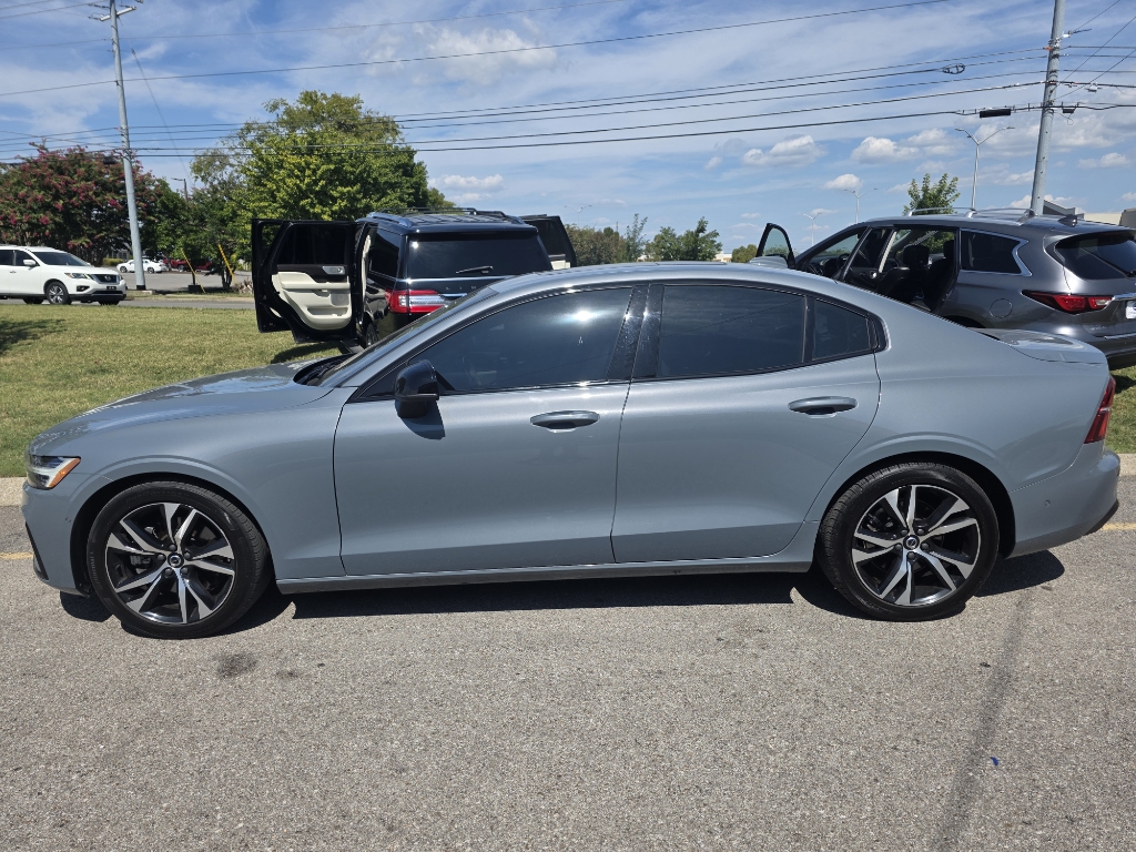 2023 Volvo S60 B5 Plus photo 4
