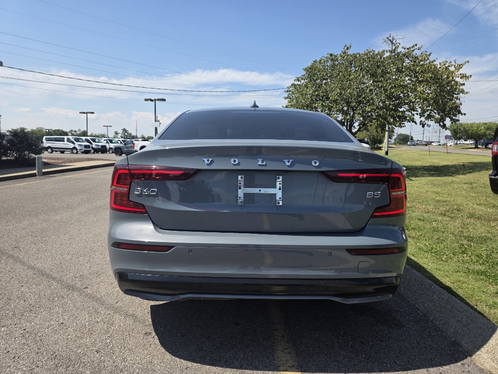 2023 Volvo S60 B5 Plus photo 6