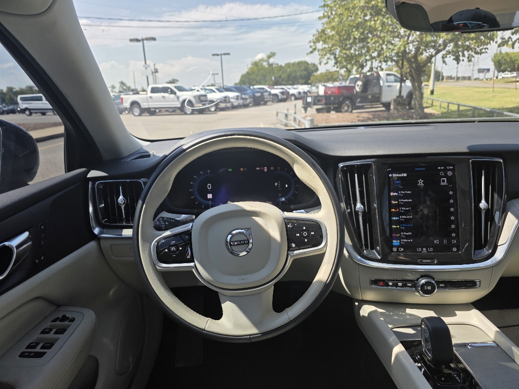 2023 Volvo S60 B5 Plus photo 8