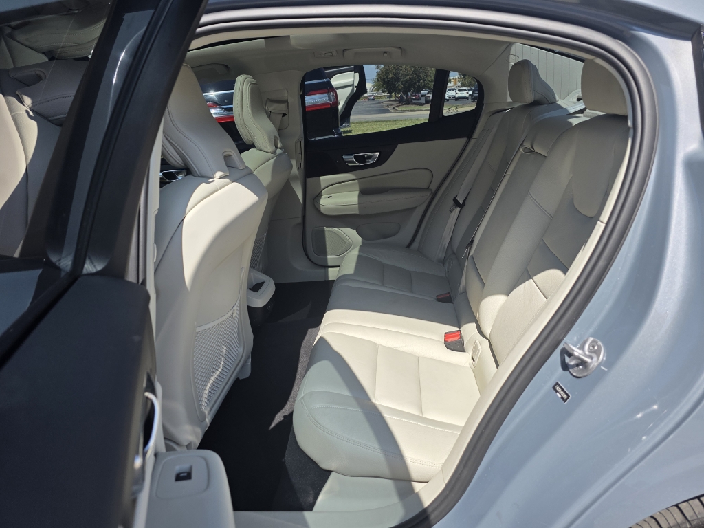 2023 Volvo S60 B5 Plus photo 13