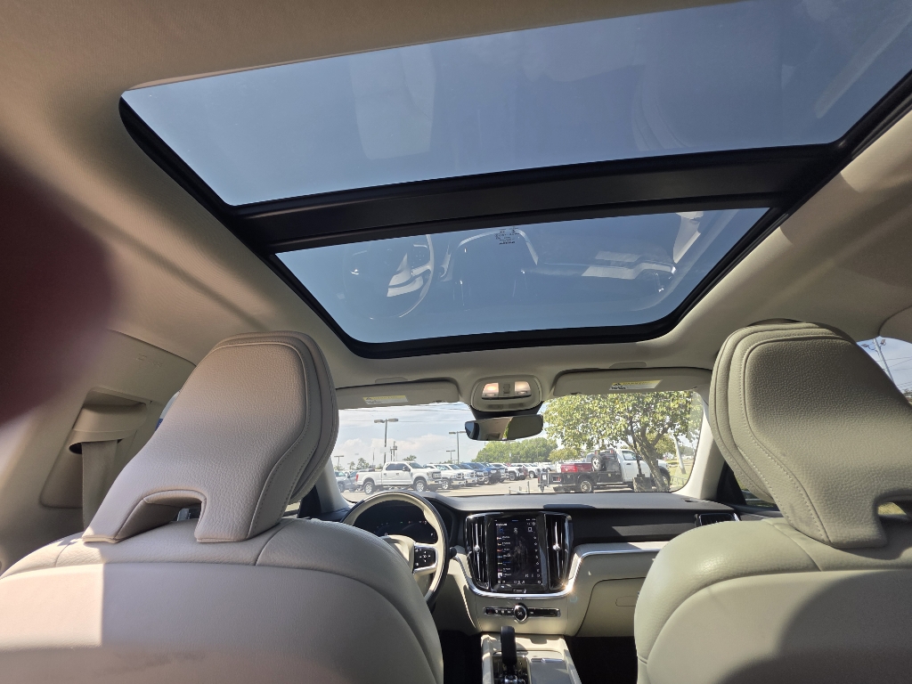 2023 Volvo S60 B5 Plus photo 11