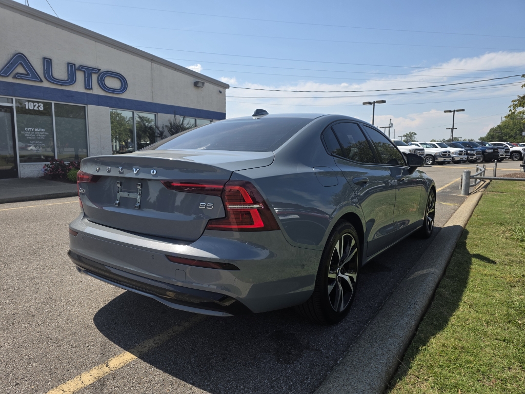2023 Volvo S60 B5 Plus photo 7