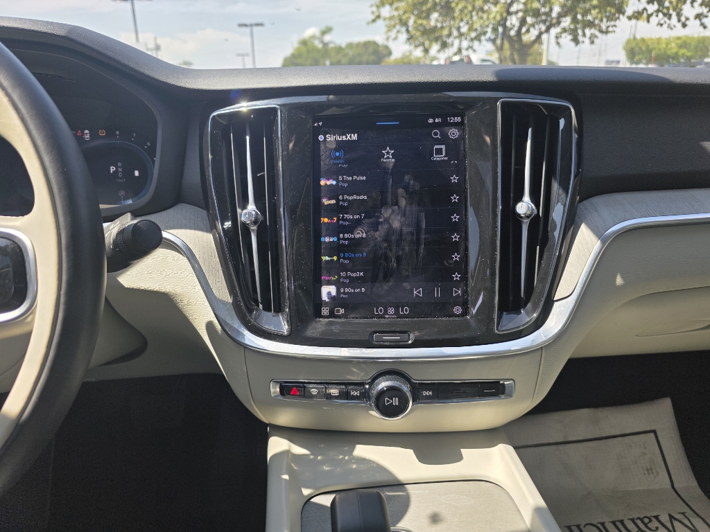 2023 Volvo S60 B5 Plus photo 10