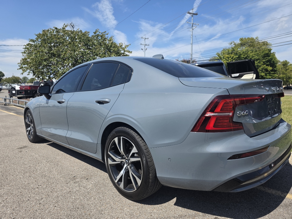 2023 Volvo S60 B5 Plus photo 5