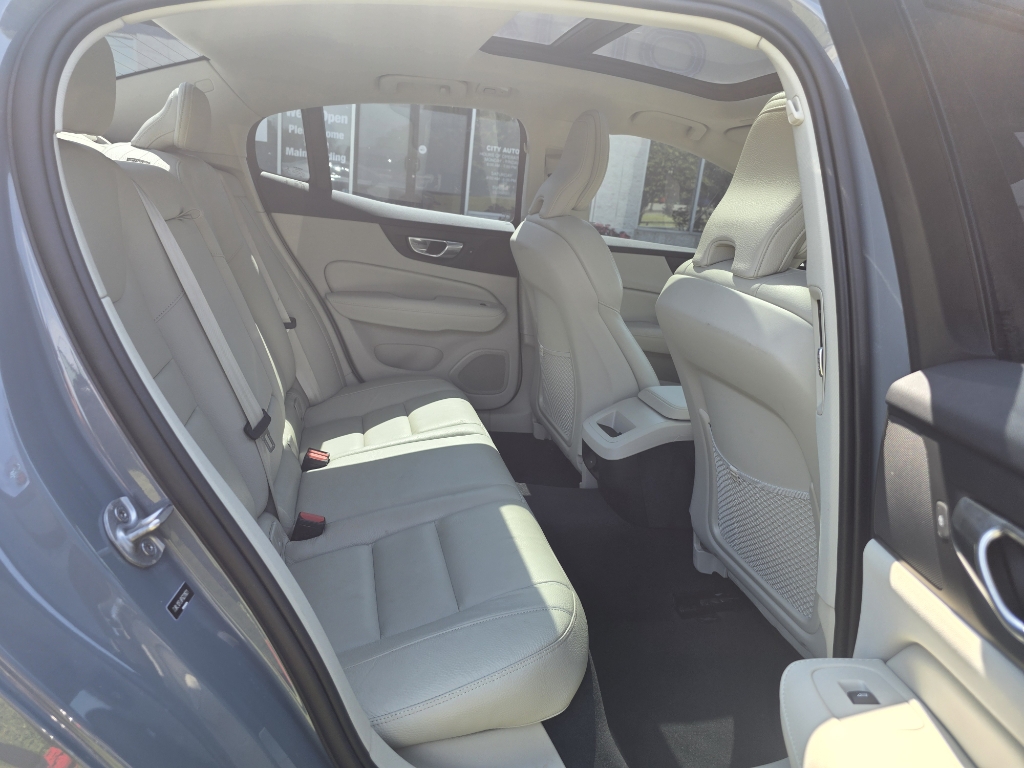 2023 Volvo S60 B5 Plus photo 14