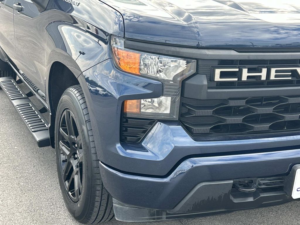 2023 Chevrolet Silverado 1500 Custom photo 8
