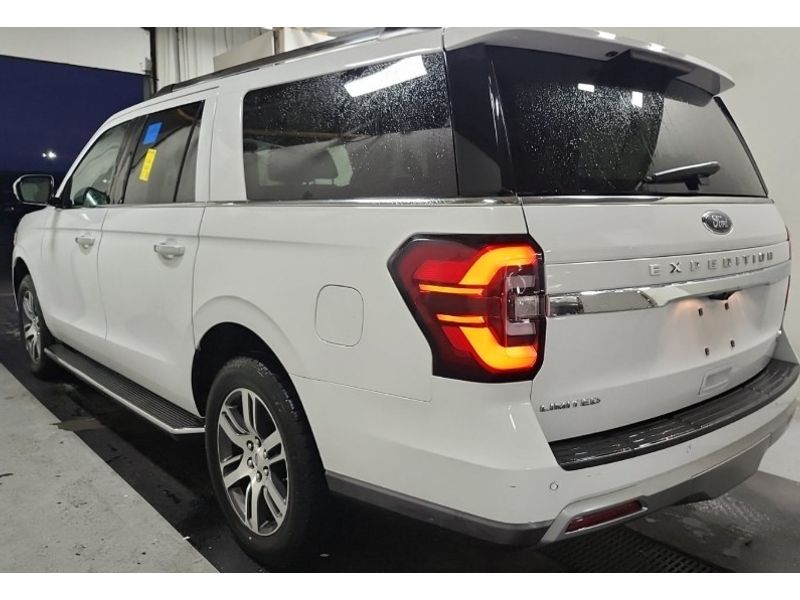 2023 Ford Expedition MAX Limited photo 3