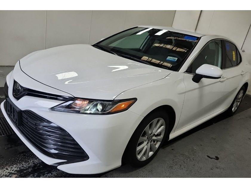 2020 Toyota Camry LE photo 2