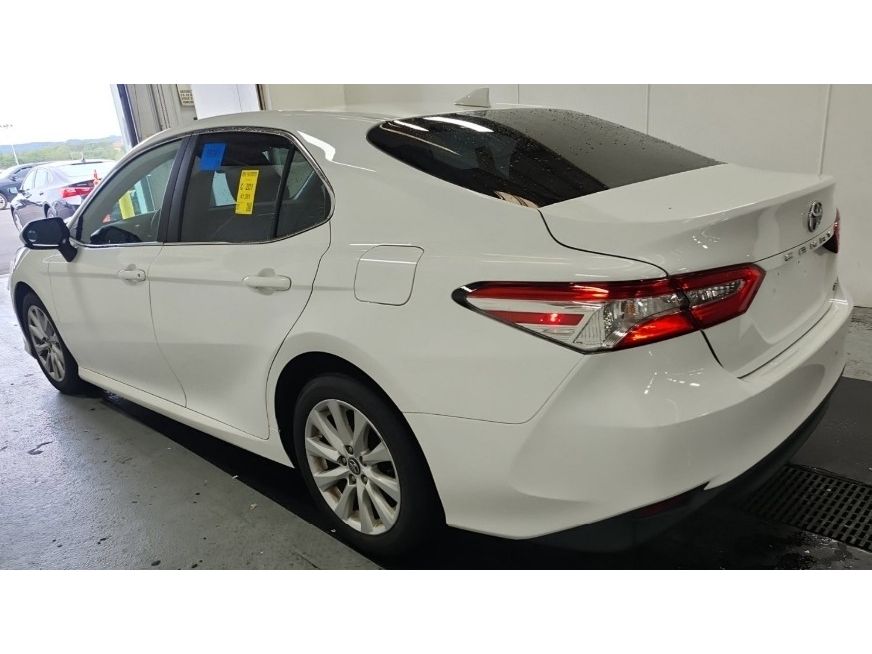 2020 Toyota Camry LE photo 3