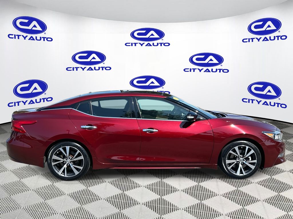 2017 Nissan Maxima Platinum photo 2
