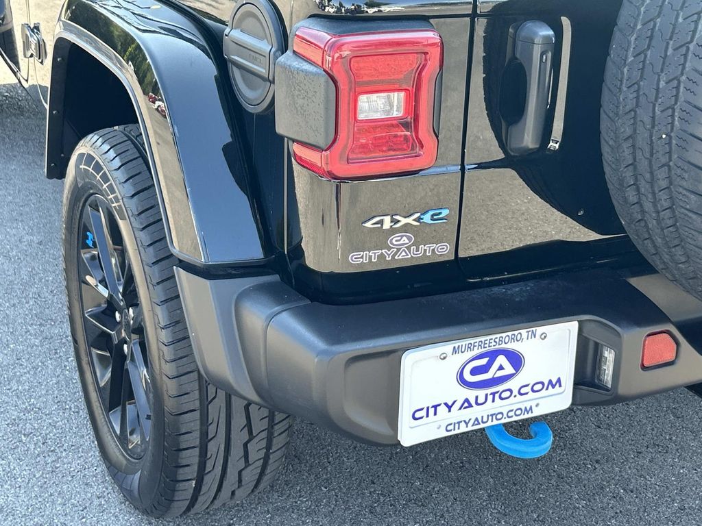 2023 Jeep Wrangler 4xe Sahara photo 7