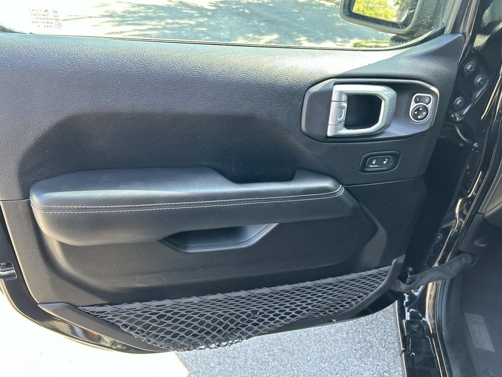2023 Jeep Wrangler 4xe Sahara photo 17