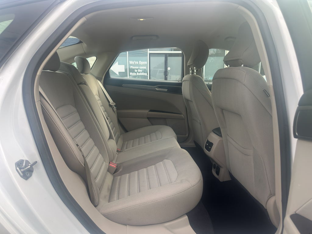 2017 Ford Fusion Hybrid SE photo 15