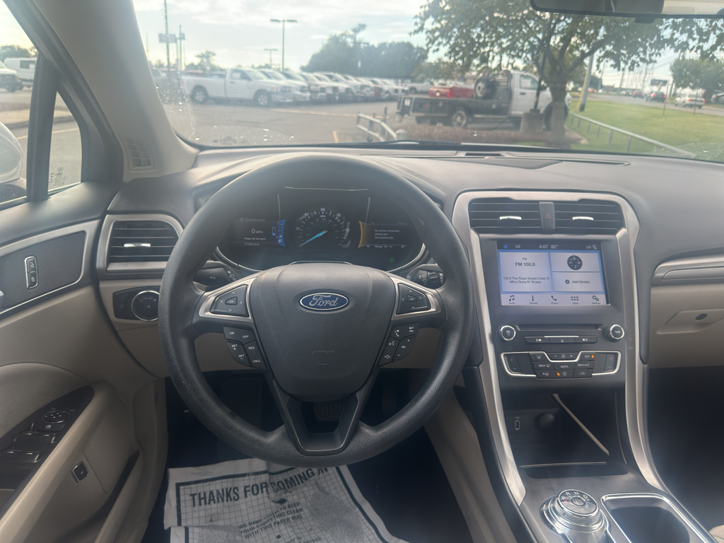 2017 Ford Fusion Hybrid SE photo 9