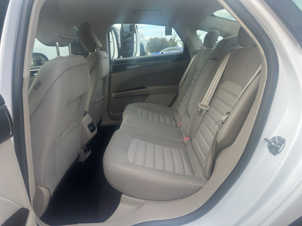 2017 Ford Fusion Hybrid SE photo 14