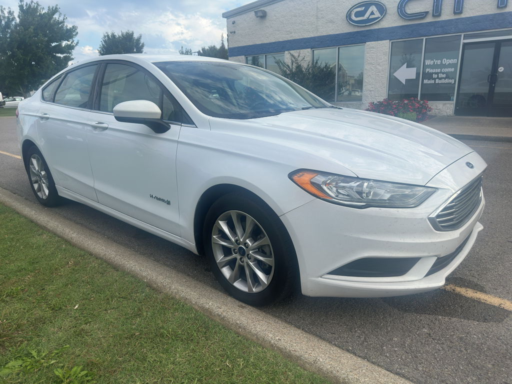 2017 Ford Fusion Hybrid SE photo 2