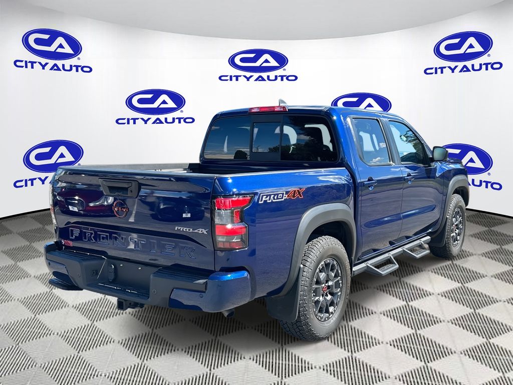 2022 Nissan Frontier PRO-4X Crew Cab photo 3