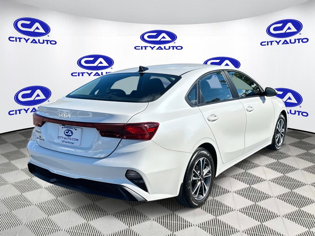 2023 Kia Forte LXS photo 3