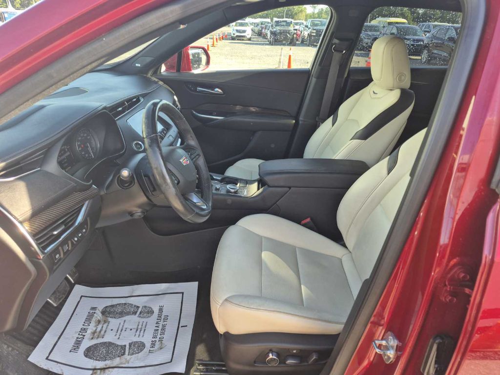 2019 Cadillac XT4 Sport photo 2