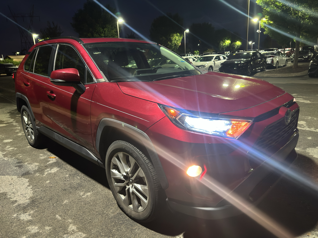 2019 Toyota RAV4 XLE Premium photo 4