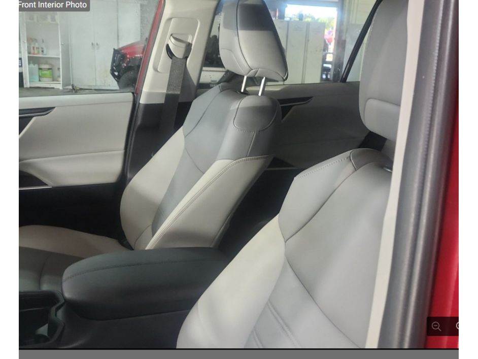 2019 Toyota RAV4 XLE Premium photo 2