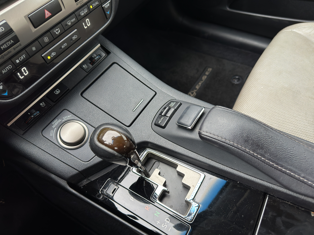 2014 Lexus ES 350 Base photo 22