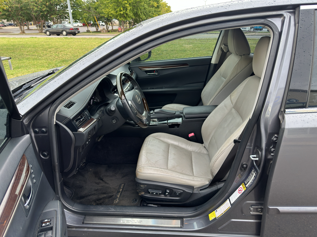 2014 Lexus ES 350 Base photo 10