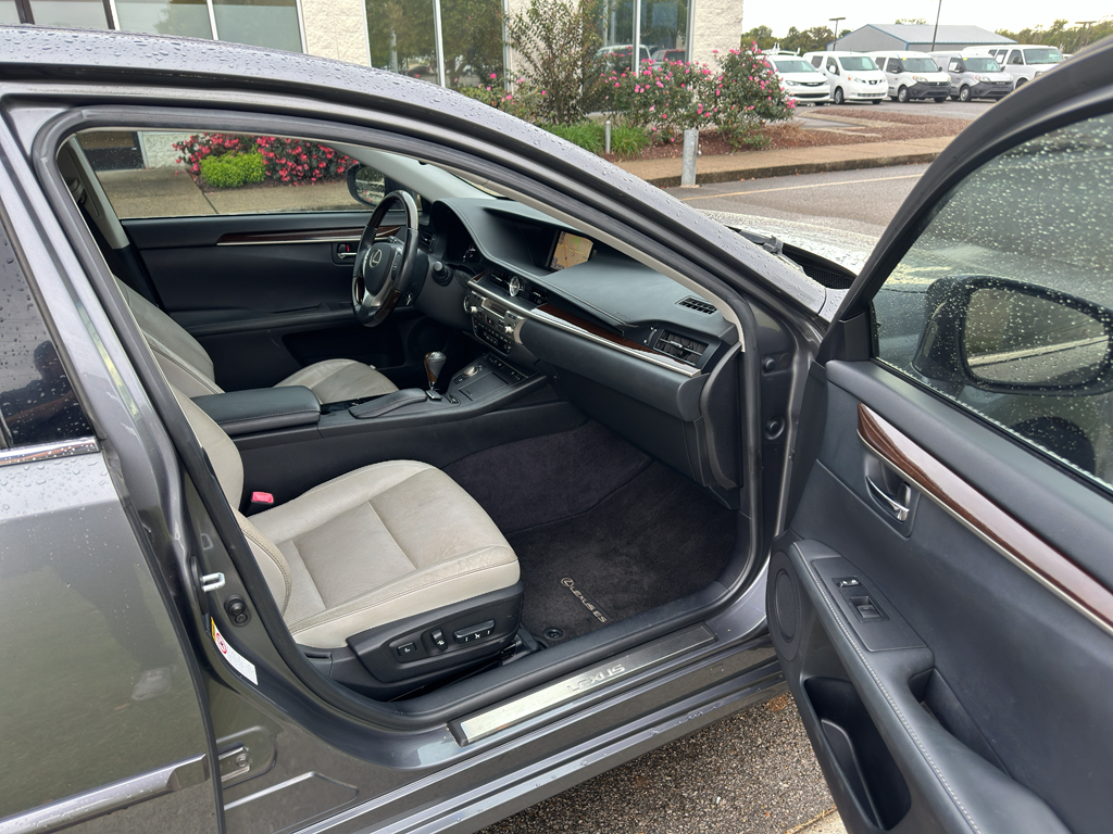 2014 Lexus ES 350 Base photo 15