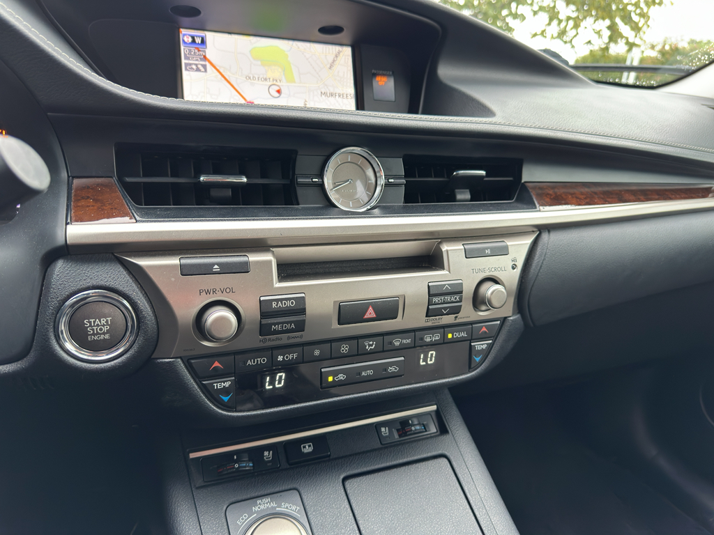 2014 Lexus ES 350 Base photo 21