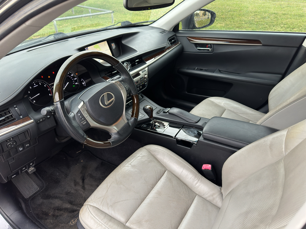 2014 Lexus ES 350 Base photo 11