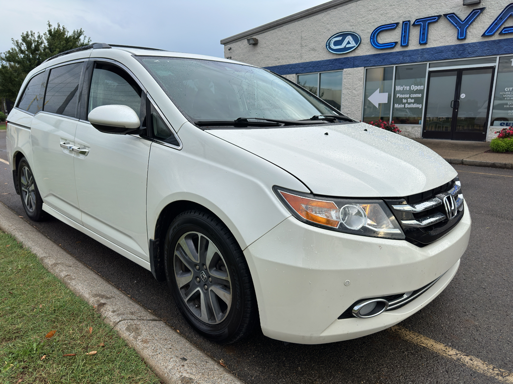 2017 Honda Odyssey Touring Elite photo 3