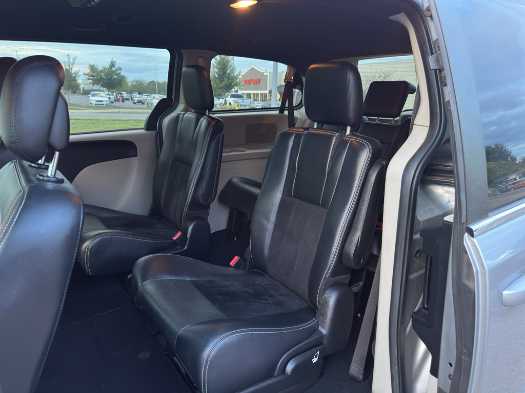 2017 Dodge Grand Caravan SXT photo 12