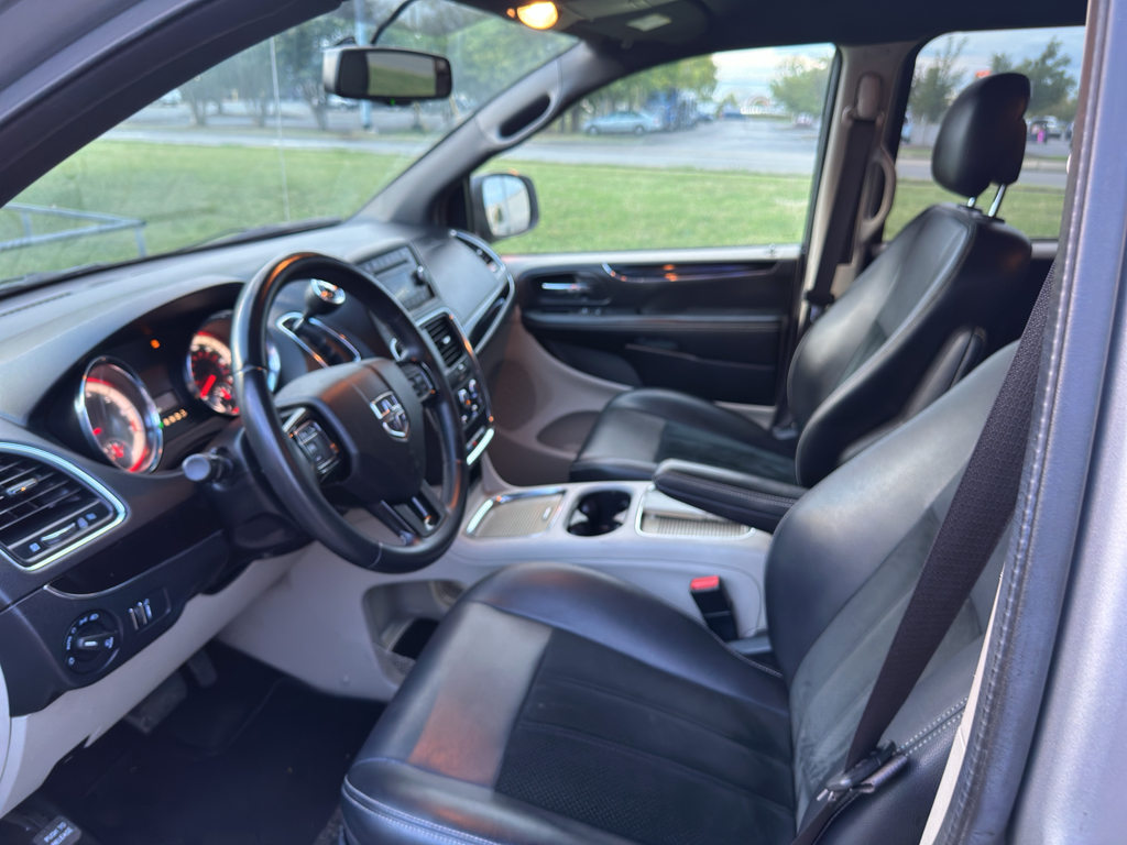 2017 Dodge Grand Caravan SXT photo 11