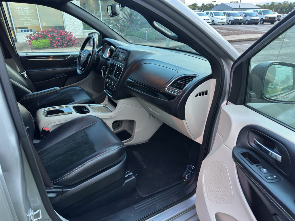 2017 Dodge Grand Caravan SXT photo 15
