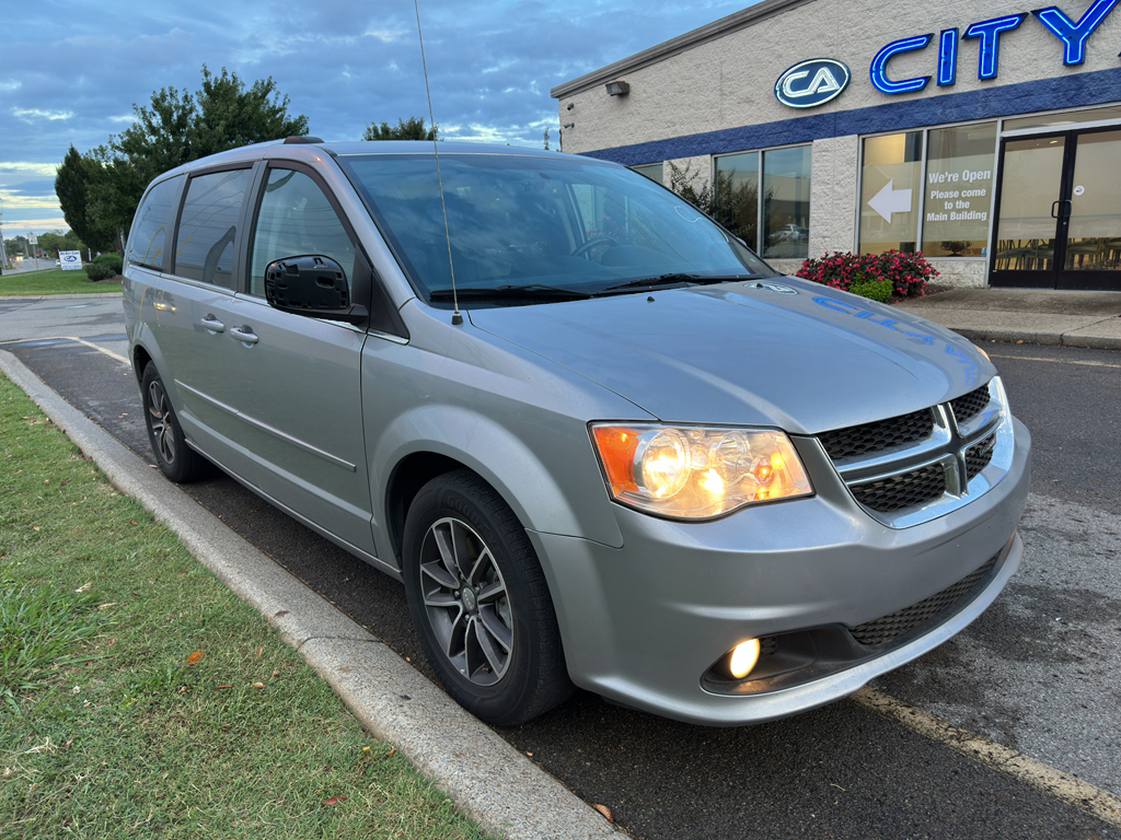 2017 Dodge Grand Caravan SXT photo 3