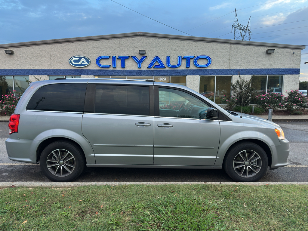 2017 Dodge Grand Caravan SXT photo 2