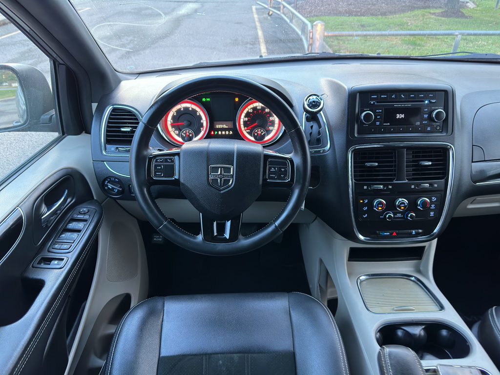 2017 Dodge Grand Caravan SXT photo 16
