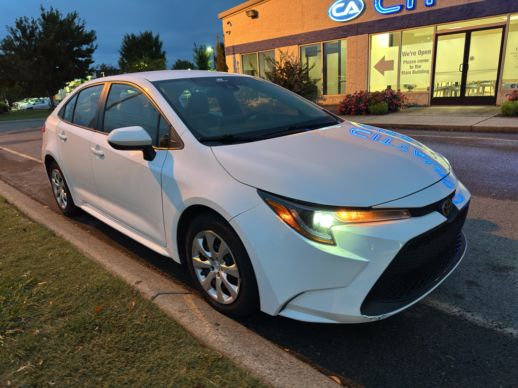 2020 Toyota Corolla LE photo 3