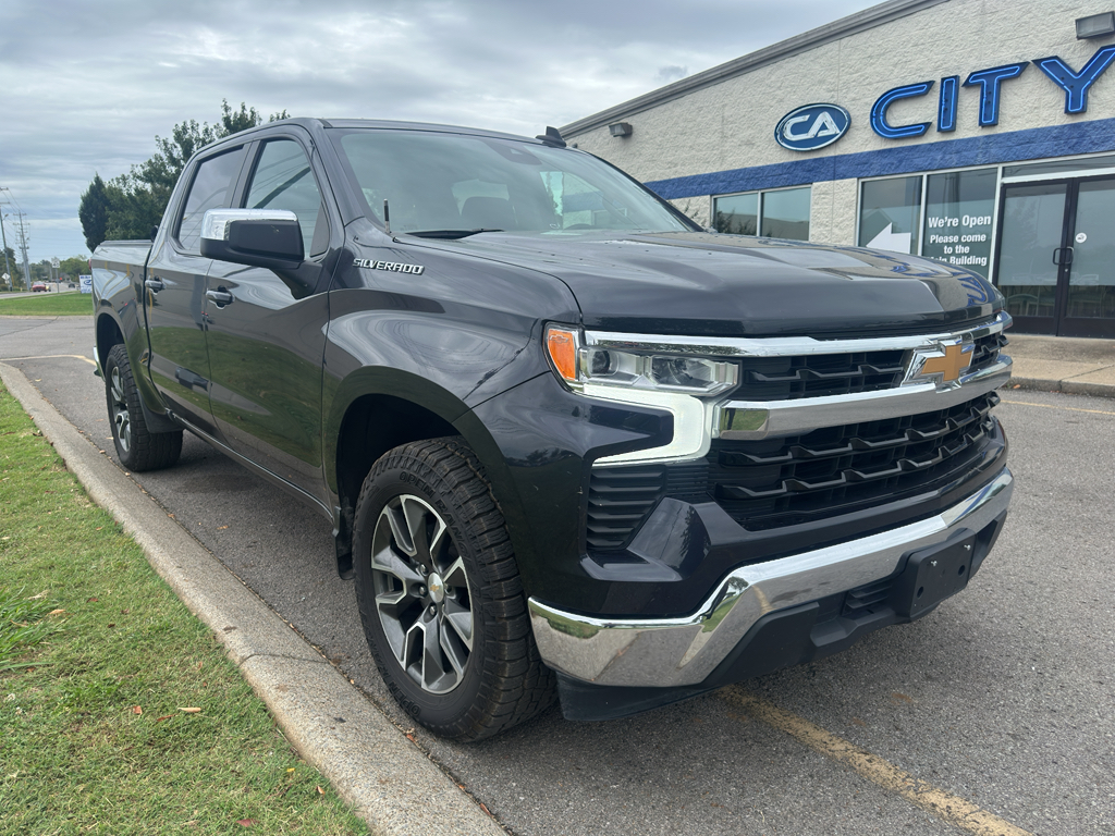 2022 Chevrolet Silverado 1500 LT photo 2