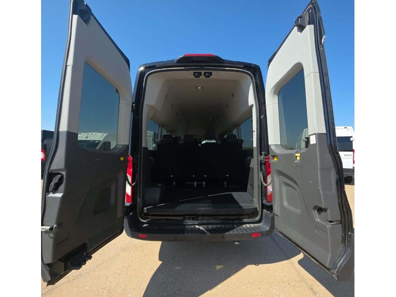 2023 Ford Transit XLT photo 4