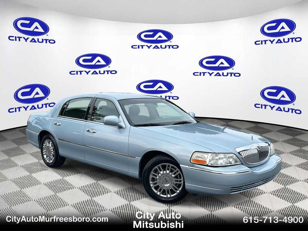 2010 Lincoln Town Car Signature Limited