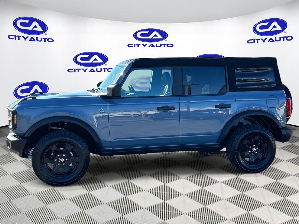 2023 Ford Bronco Black Diamond photo 3