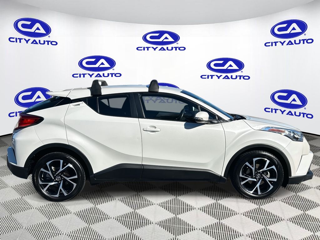 2018 Toyota C-HR XLE photo 2